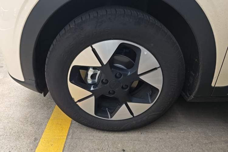 Used Geely Galaxy Geome 2025 UP 410km Exploration Edition Left Front Wheel Hub
