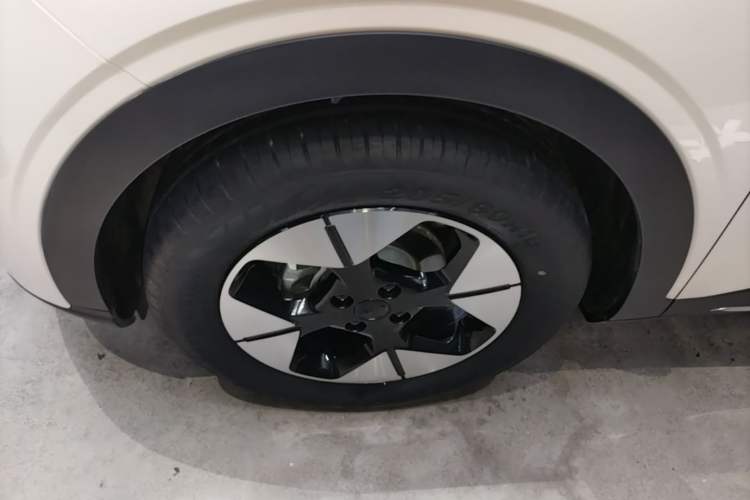 Used Geely Galaxy Geome 2025 310km Dream Edition Left Front Wheel Hub