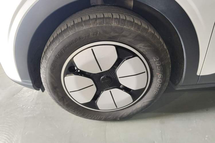 Used Geely Galaxy Geome 2025 310km Youth Edition Left Front Wheel Hub