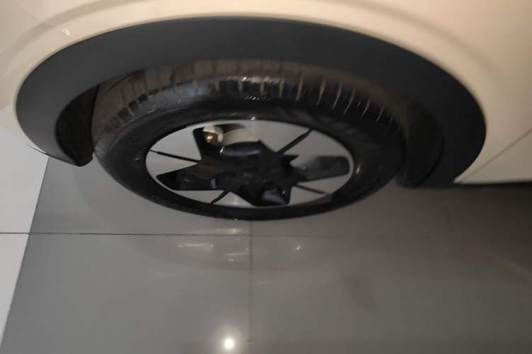 Used Geely Galaxy Geome 2025 UP 410km Exploration+ Edition Left Front Wheel Hub