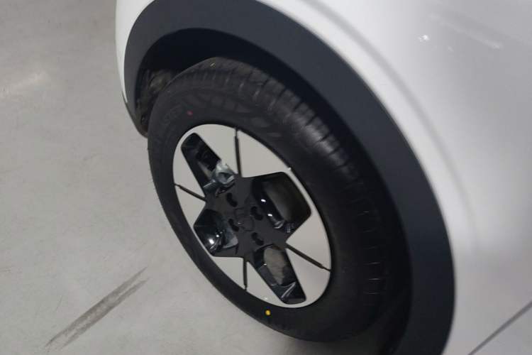 Used Geely Galaxy Geome 2025 310km Youth Edition Left Front Wheel Hub