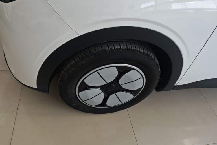 Used Geely Galaxy Geome 2025 310km Youth Edition Left Front Wheel Hub