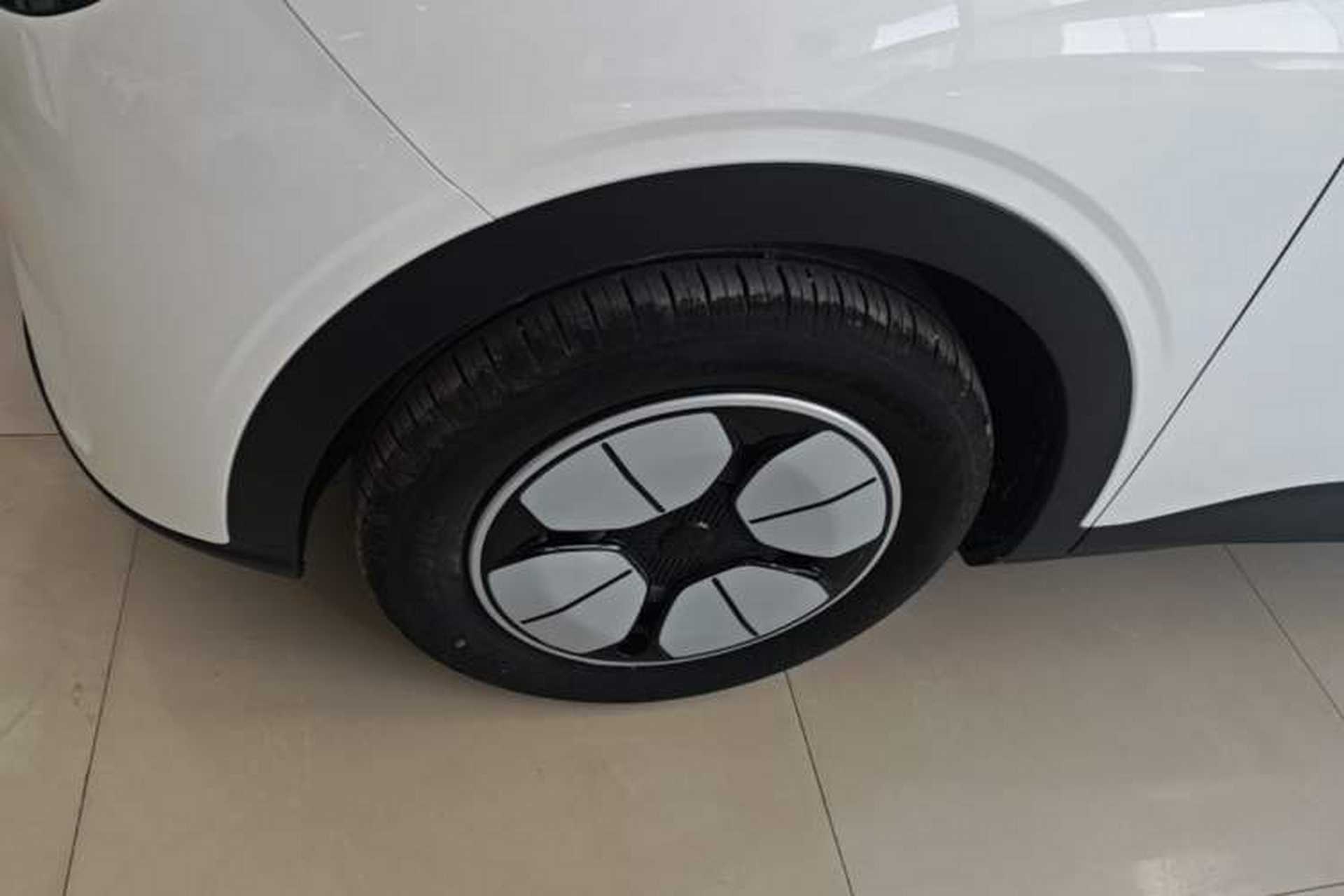 Used Geely Galaxy Geome 2025 310km Youth Edition Left Front Wheel Hub