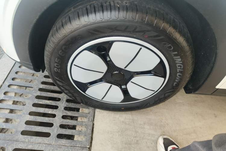 Used Geely Galaxy Geome 2025 310km Youth Edition Left Front Wheel Hub