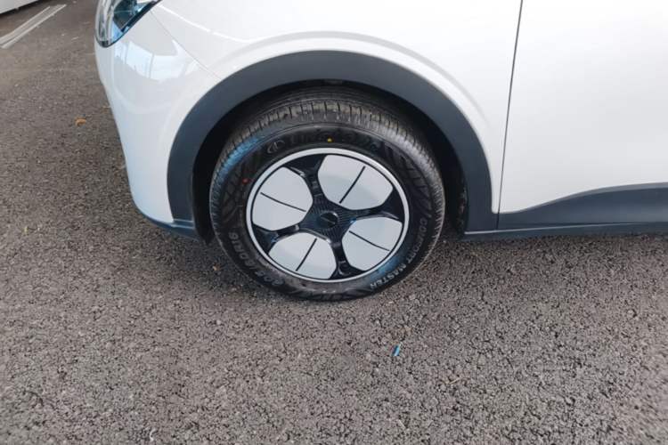 Used Geely Galaxy Geome 2025 310km Youth Edition Left Front Wheel Hub