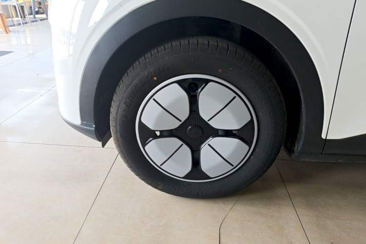 Used Geely Galaxy Geome 2025 310km Youth Edition Left Front Wheel Hub