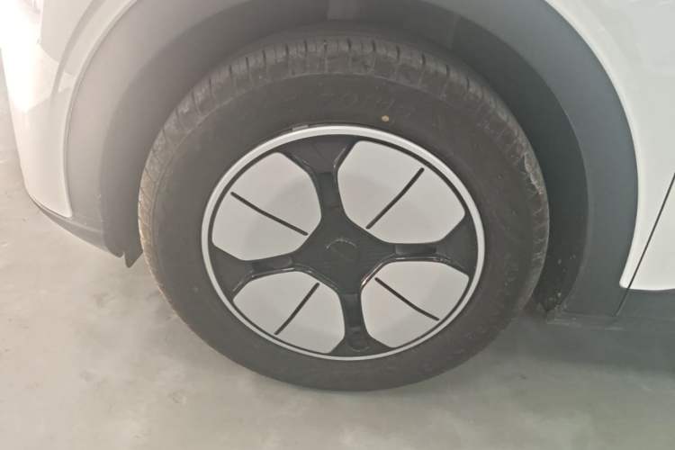 Used Geely Galaxy Geome 2025 410 km Free Version Left Front Wheel Hub