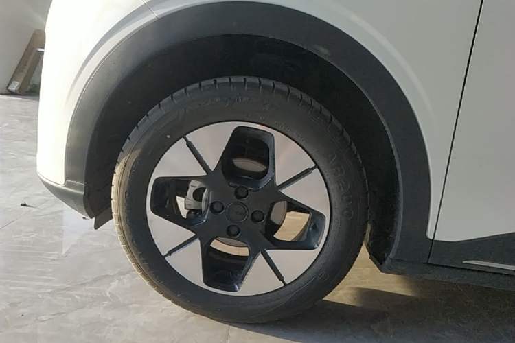 Used Geely Galaxy Geome 2025 UP 410km Exploration Edition Left Front Wheel Hub