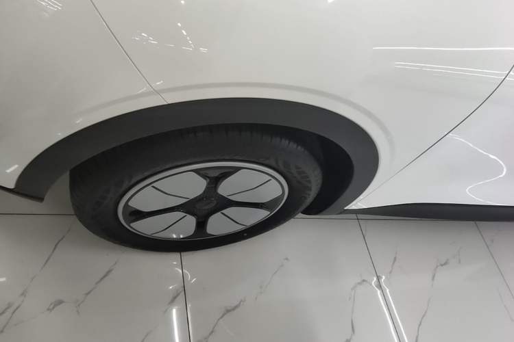 Used Geely Galaxy Geome 2025 310km Youth Edition Left Front Wheel Hub
