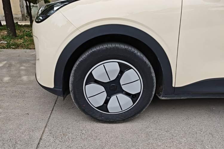 Used Geely Galaxy Geome 2025 310km Youth Edition Left Front Wheel Hub
