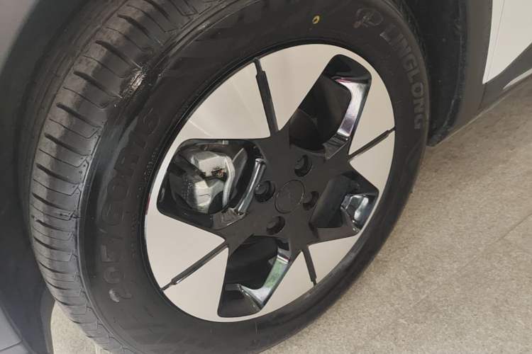 Used Geely Galaxy Geome 2025 UP 410km Exploration+ Edition Left Front Wheel Hub