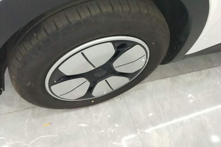 Used Geely Galaxy Geome 2025 310km Youth Edition Left Front Wheel Hub