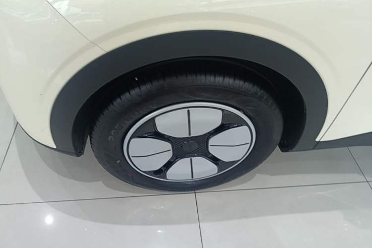 Used Geely Galaxy Geome 2025 310km Youth Edition Left Front Wheel Hub