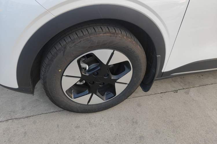 Used Geely Galaxy Geome 2025 UP 410km Exploration Edition Left Front Wheel Hub