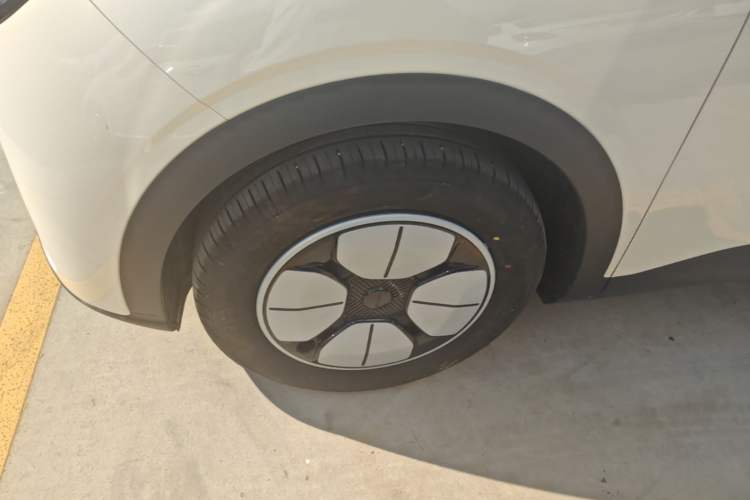 Used Geely Galaxy Geome 2025 310km Youth Edition Left Front Wheel Hub