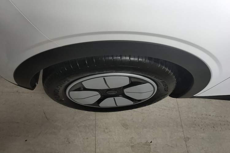 Used Geely Galaxy Geome 2025 310km Youth Edition Left Front Wheel Hub