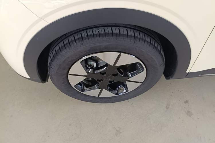 Used Geely Galaxy Geome 2025 UP 410km Exploration Edition Left Front Wheel Hub
