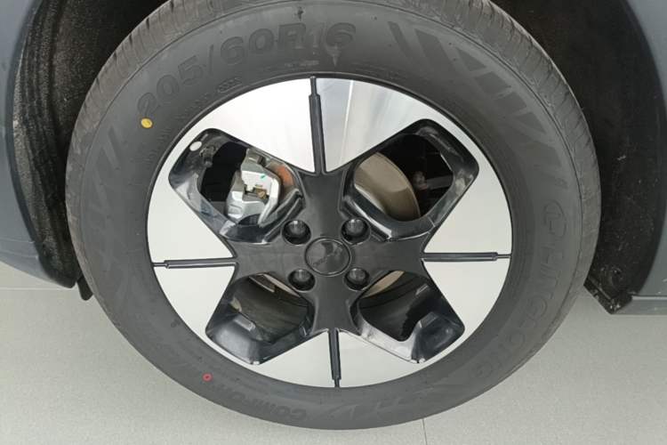 Used Geely Galaxy Geome 2025 UP 410km Exploration Edition Left Front Wheel Hub