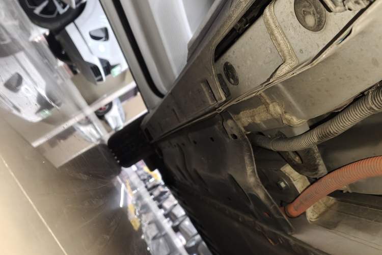 Used Geely Galaxy Geome 2025 UP 410km Exploration Edition Left Side Sill