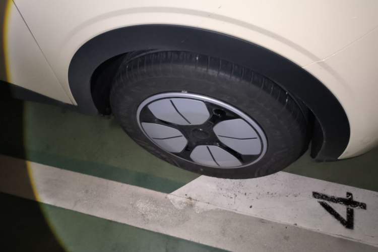 Used Geely Galaxy Geome 2025 410 km Free Version Right Front Wheel Hub