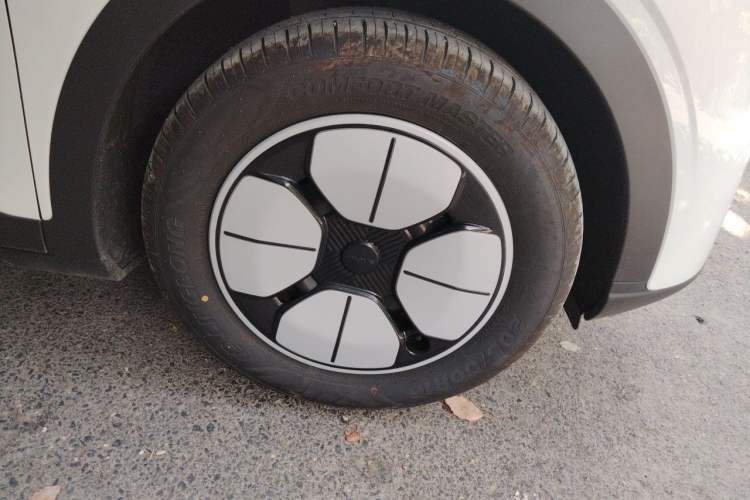 Used Geely Galaxy Geome 2025 310km Youth Edition Right Front Wheel Hub