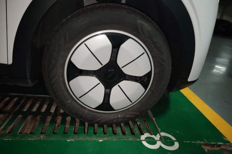 Used Geely Galaxy Geome 2025 310km Youth Edition Right Front Wheel Hub