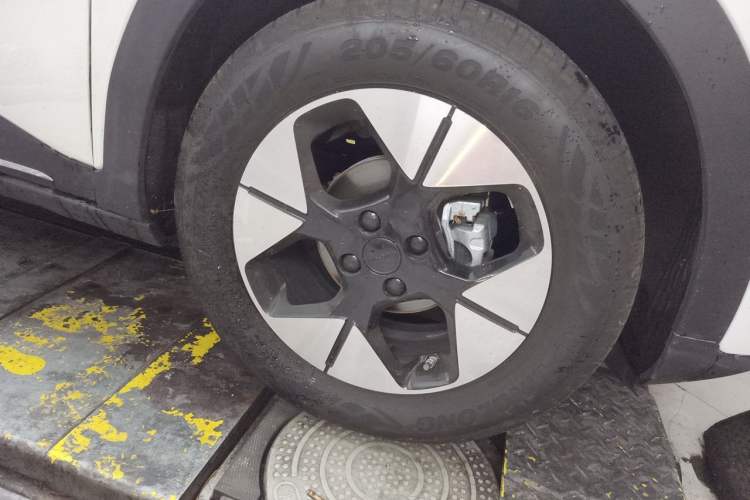 Used Geely Galaxy Geome 2025 310km Dream Edition Right Front Wheel Hub