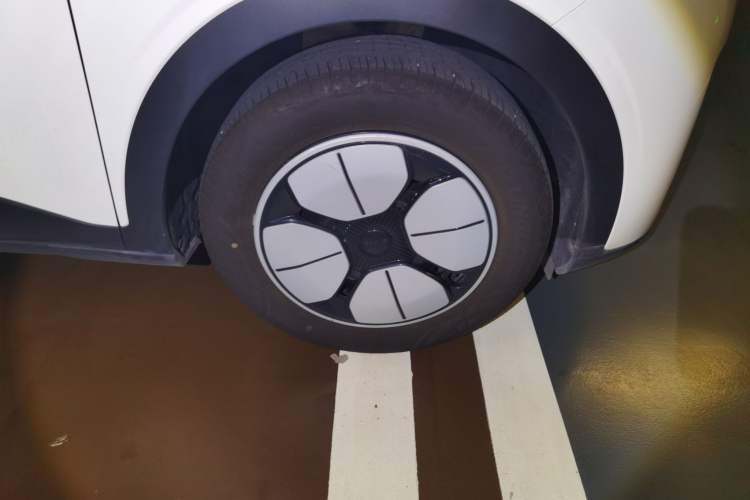 Used Geely Galaxy Geome 2025 310km Youth Edition Right Front Wheel Hub