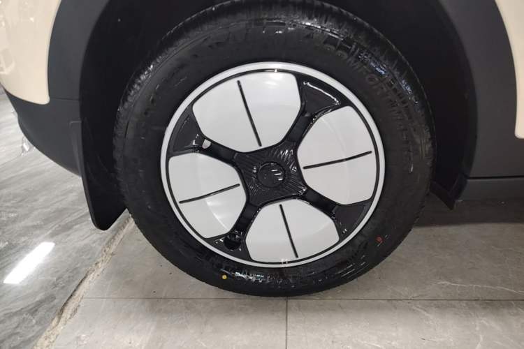 Used Geely Galaxy Geome 2025 310km Youth Edition Right Rear Wheel Hub
