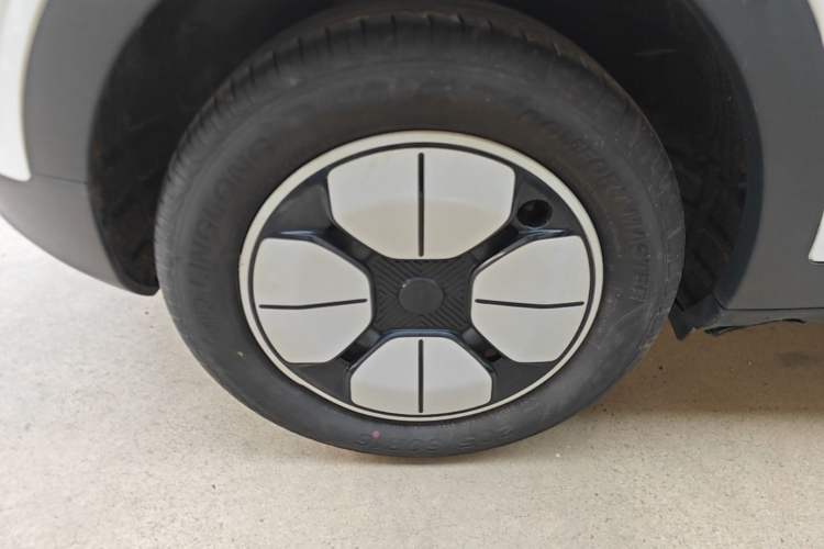 Used Geely Galaxy Geome 2025 310km Youth Edition Right Rear Wheel Hub