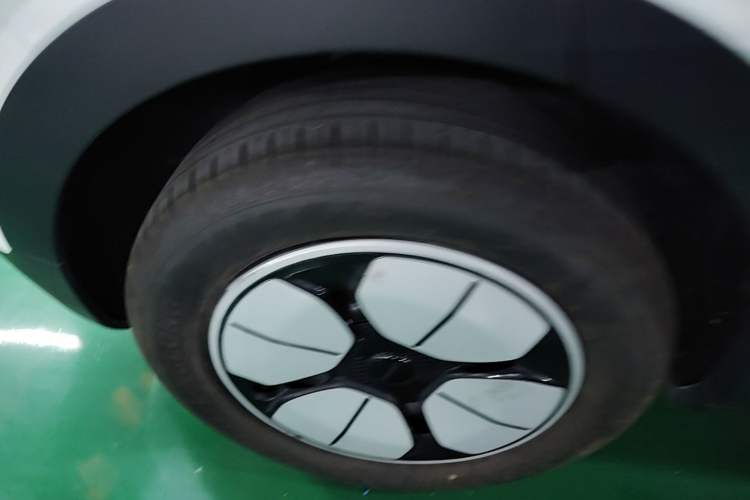 Used Geely Galaxy Geome 2025 310km Youth Edition Right Rear Wheel Hub