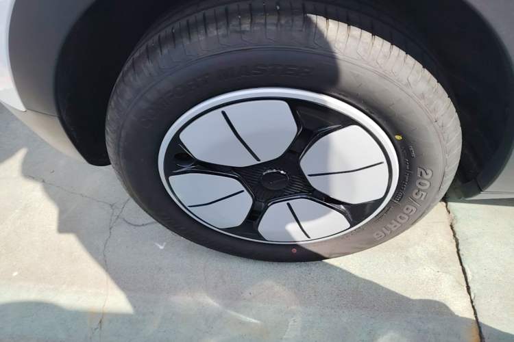 Used Geely Galaxy Geome 2025 310km Youth Edition Right Rear Wheel Hub