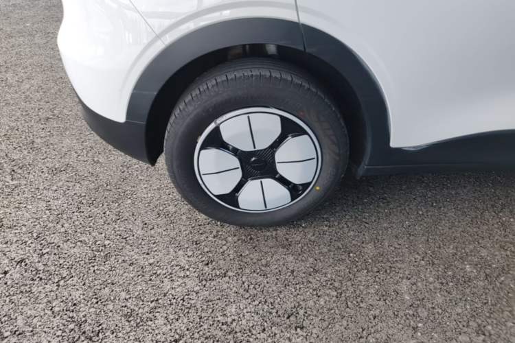 Used Geely Galaxy Geome 2025 310km Youth Edition Right Rear Wheel Hub