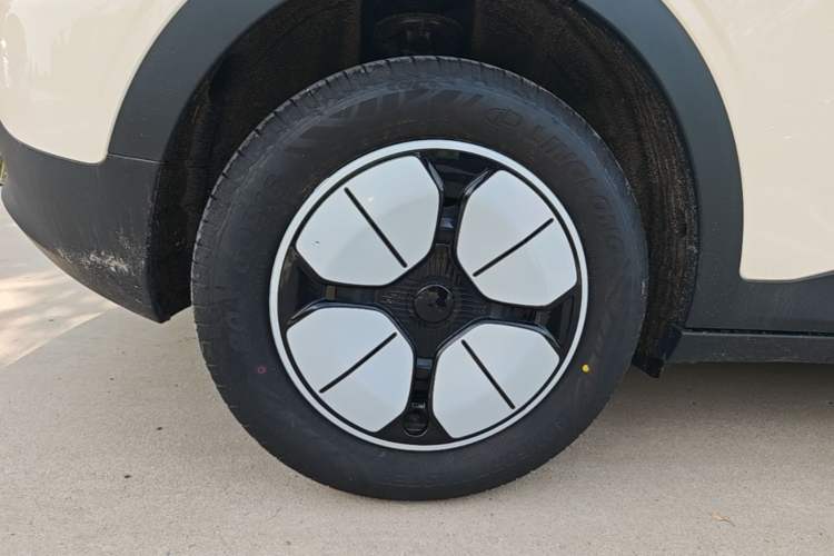 Used Geely Galaxy Geome 2025 310km Youth Edition Right Rear Wheel Hub