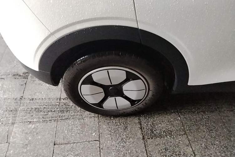 Used Geely Galaxy Geome 2025 310km Youth Edition Right Rear Wheel Hub