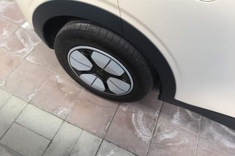 Used Geely Galaxy Geome 2025 310km Youth Edition Right Rear Wheel Hub