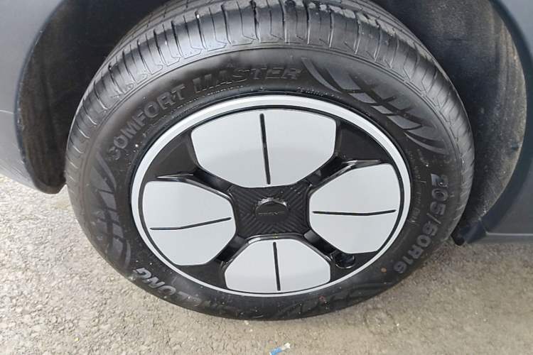 Used Geely Galaxy Geome 2025 310km Youth Edition Right Rear Wheel Hub