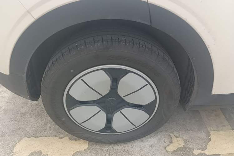 Used Geely Galaxy Geome 2025 310km Youth Edition Right Rear Wheel Hub