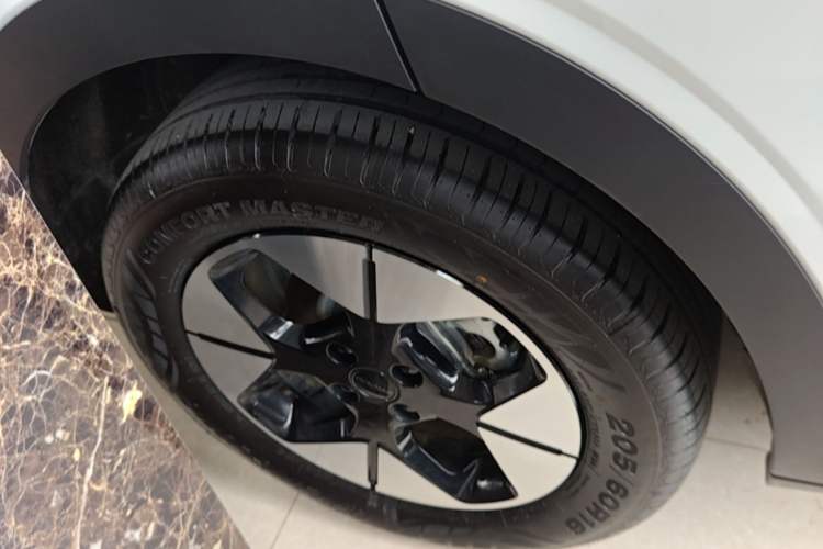 Used Geely Galaxy Geome 2025 UP 410km Exploration Edition Right Rear Wheel Hub