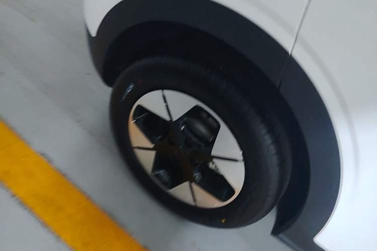 Used Geely Galaxy Geome 2025 310km Youth Edition Right Rear Wheel Hub