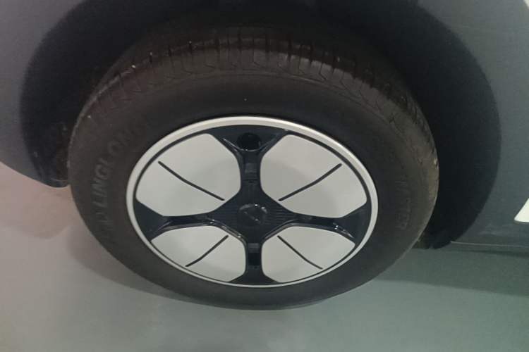 Used Geely Galaxy Geome 2025 310km Youth Edition Right Rear Wheel Hub
