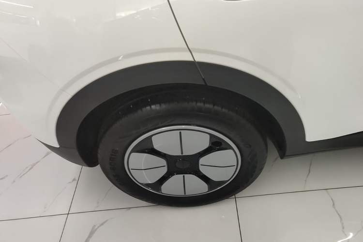 Used Geely Galaxy Geome 2025 310km Youth Edition Right Rear Wheel Hub