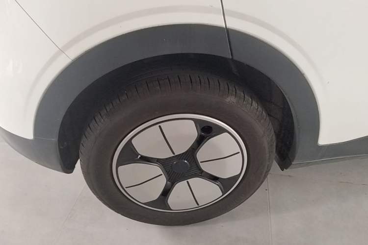 Used Geely Galaxy Geome 2025 310km Youth Edition Right Rear Wheel Hub