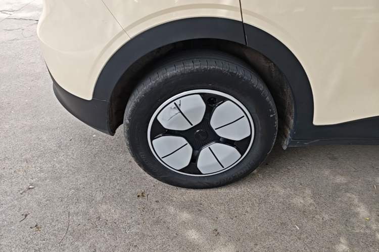 Used Geely Galaxy Geome 2025 310km Youth Edition Right Rear Wheel Hub