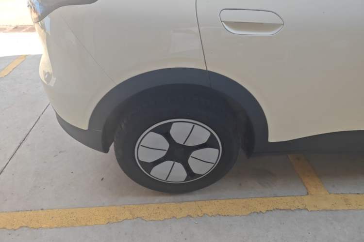 Used Geely Galaxy Geome 2025 310km Youth Edition Right Rear Wheel Hub