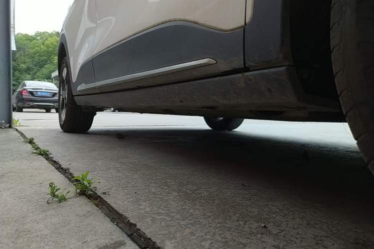Used Geely Galaxy Geome 2025 UP 410km Exploration Edition Right Side Sill