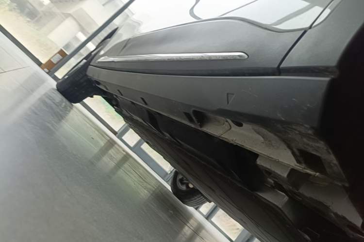 Used Geely Galaxy Geome 2025 UP 410km Exploration Edition Right Side Sill