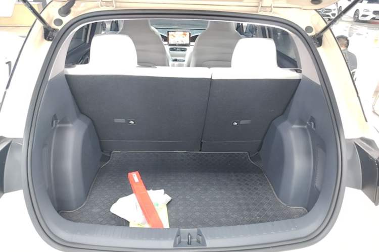 Used Geely Galaxy Geome 2025 310km Youth Edition Trunk