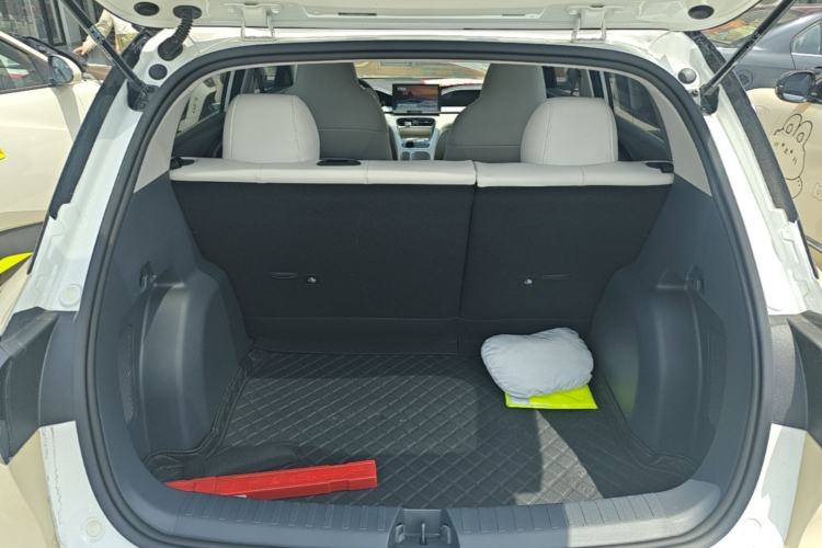 Used Geely Galaxy Geome 2025 310km Youth Edition Trunk