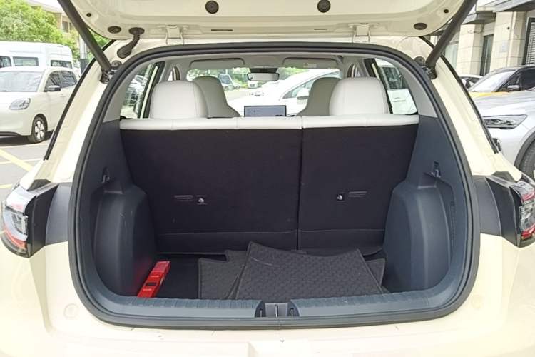 Used Geely Galaxy Geome 2025 UP 410km Exploration+ Edition Trunk